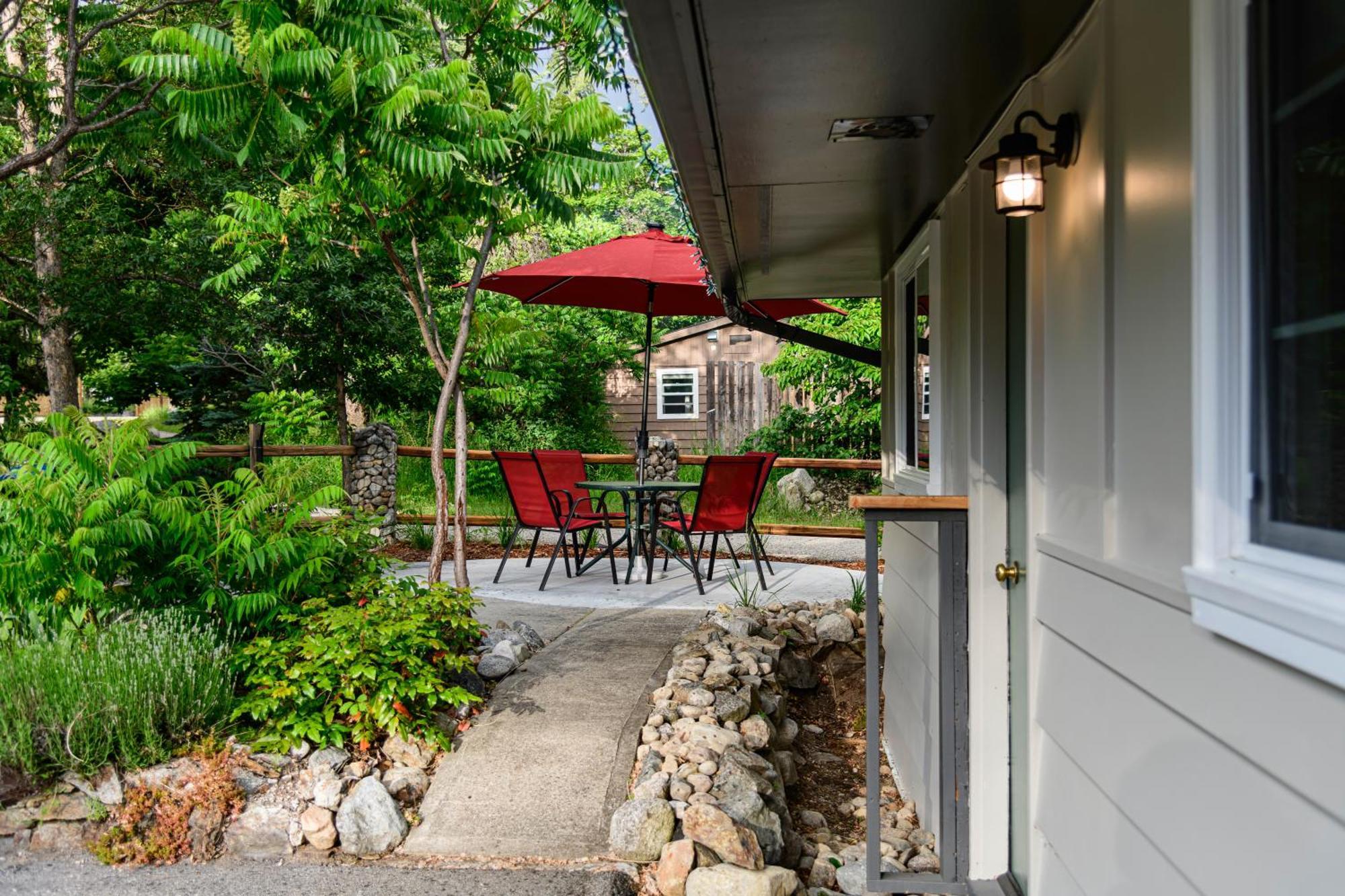 Barefoot Villas And Retreat Christina Lake Bagian luar foto