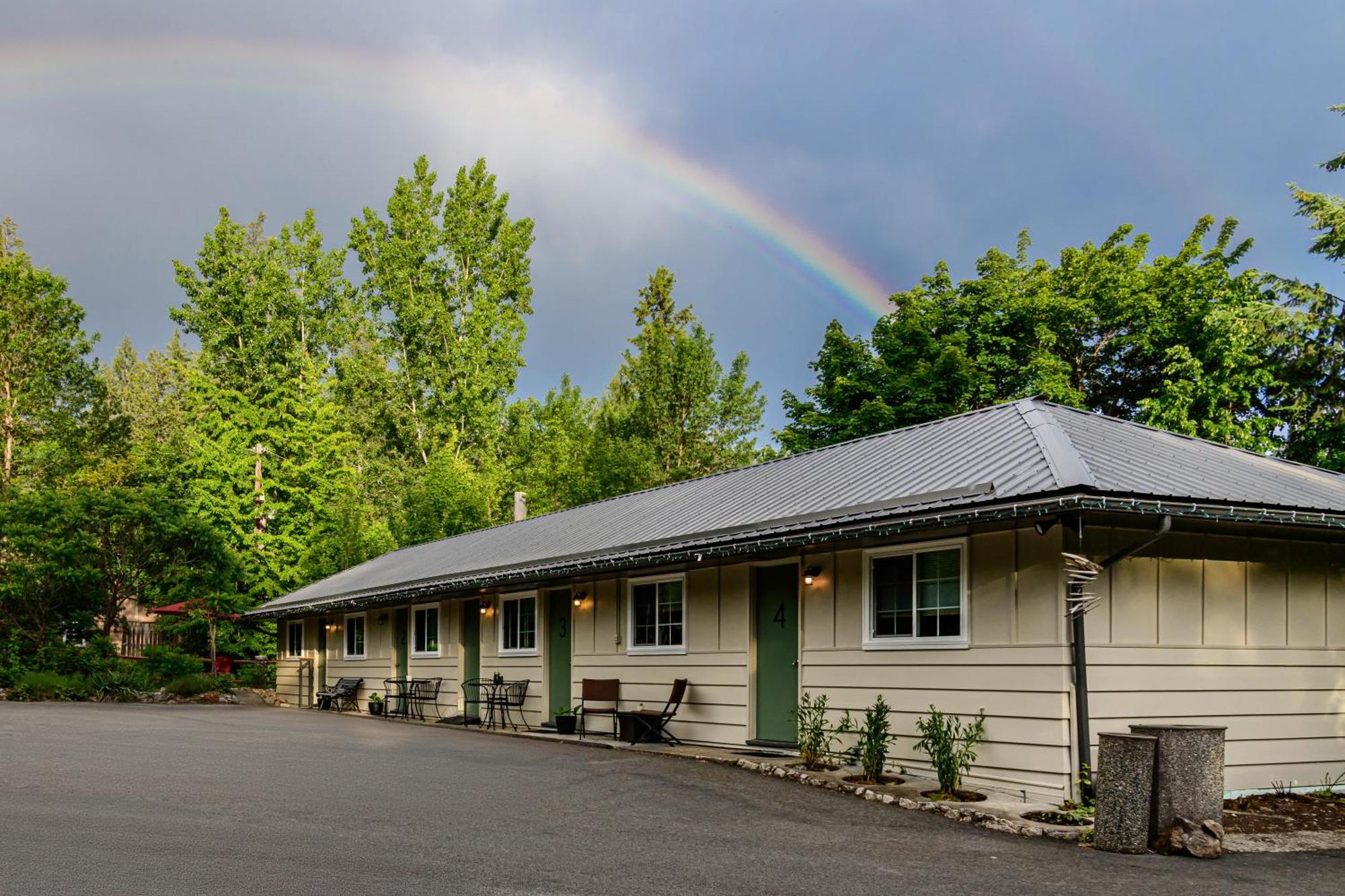 Barefoot Villas And Retreat Christina Lake Bagian luar foto