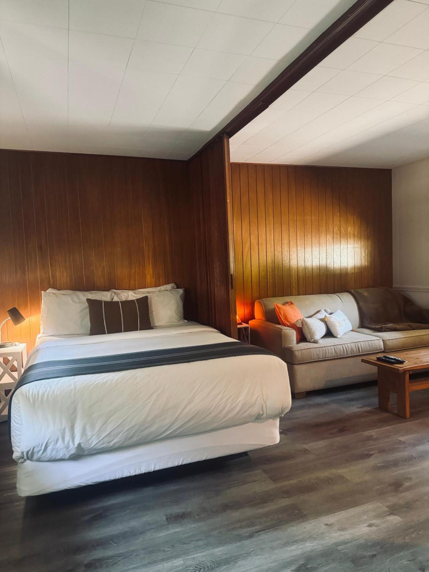 Barefoot Villas And Retreat Christina Lake Bagian luar foto