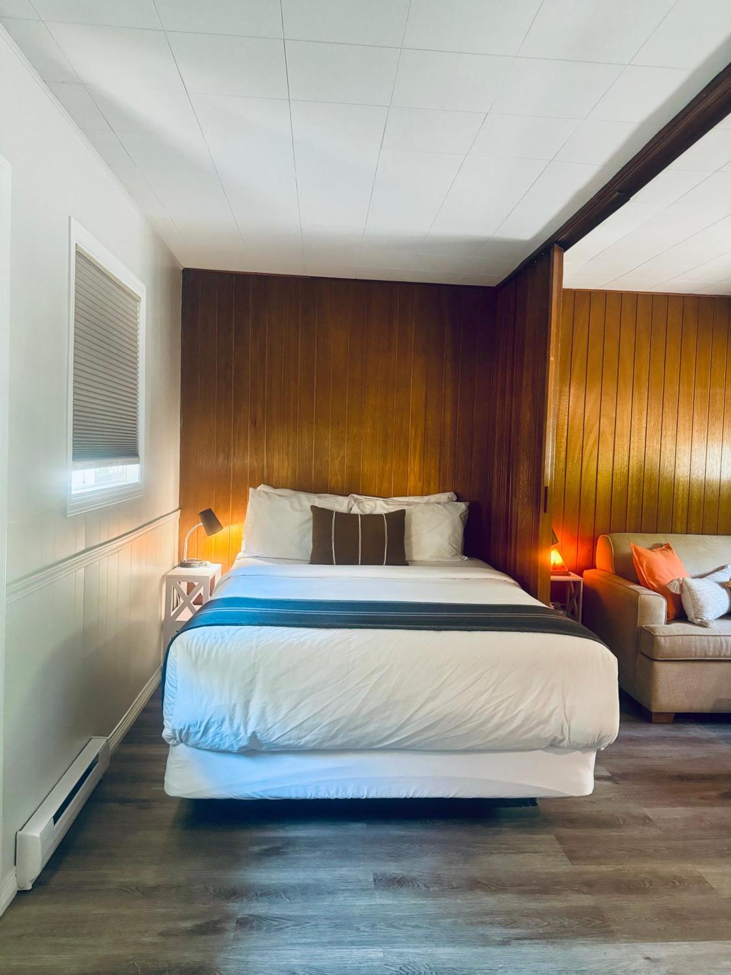 Barefoot Villas And Retreat Christina Lake Bagian luar foto